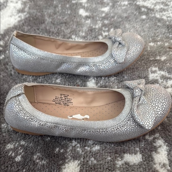 Nordstrom Rack Remma Bow Shimmer Ballet Flats Shoes - Picture 4 of 10